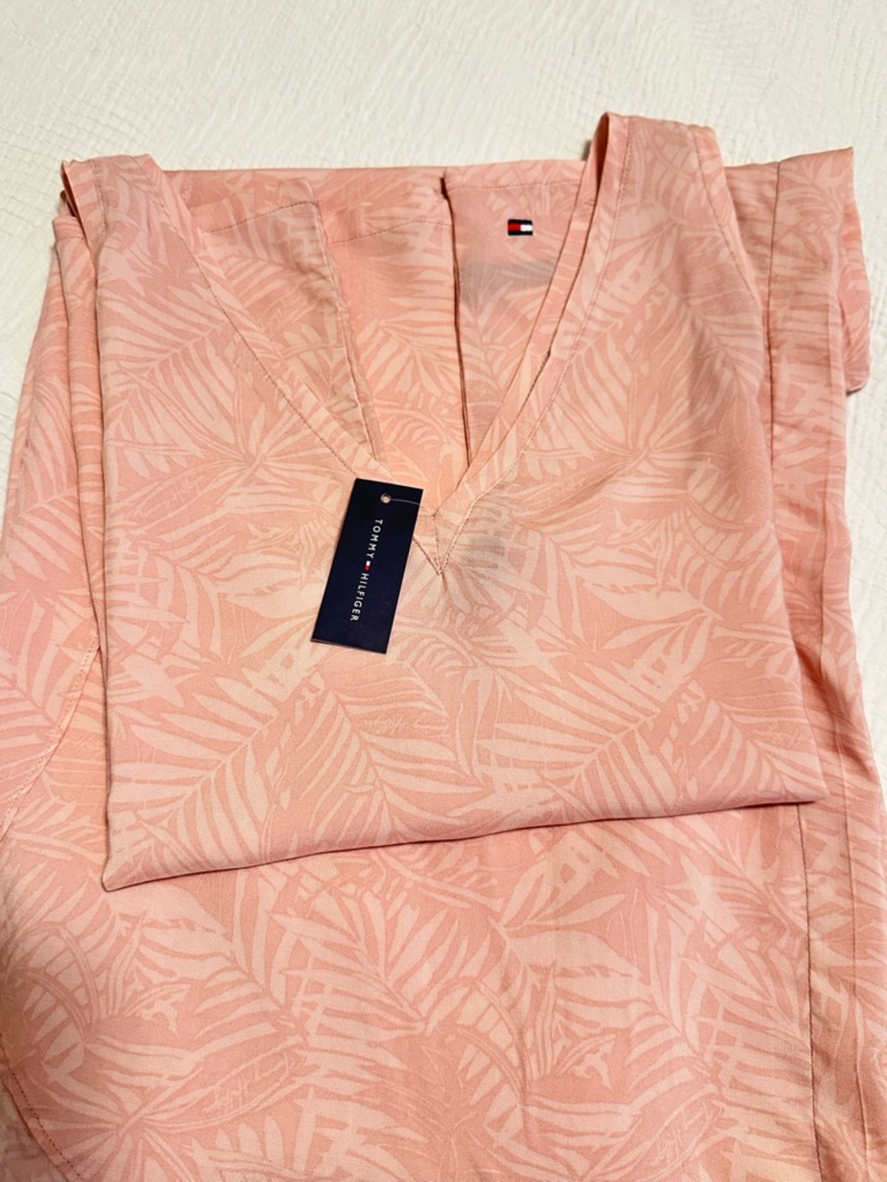Tommy Hilfiger XL Womens Tank Top and Crop Pant Bottom Tonal
Palm/Peach Skin